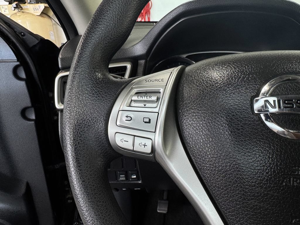 Used 2014 Nissan Rogue SV AWD/4WD image 17