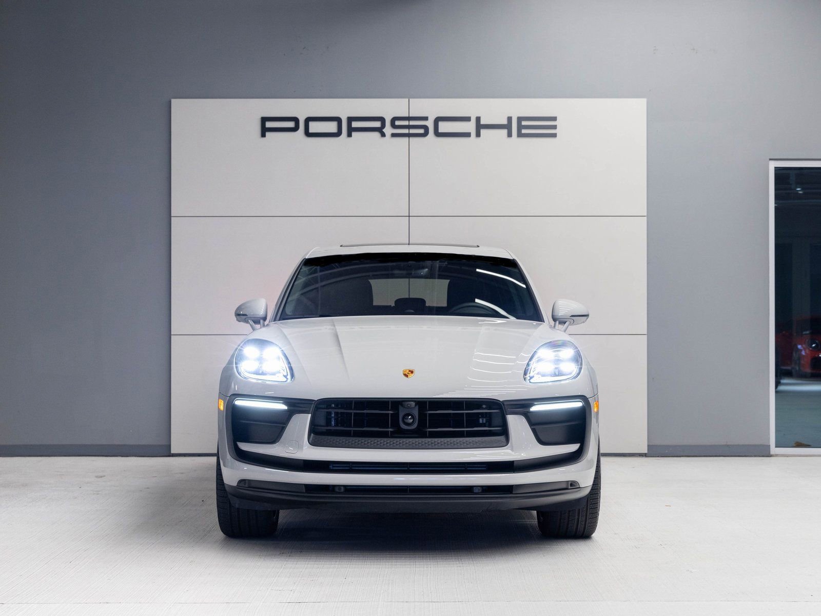 Certified 2026 Porsche Macan image 10