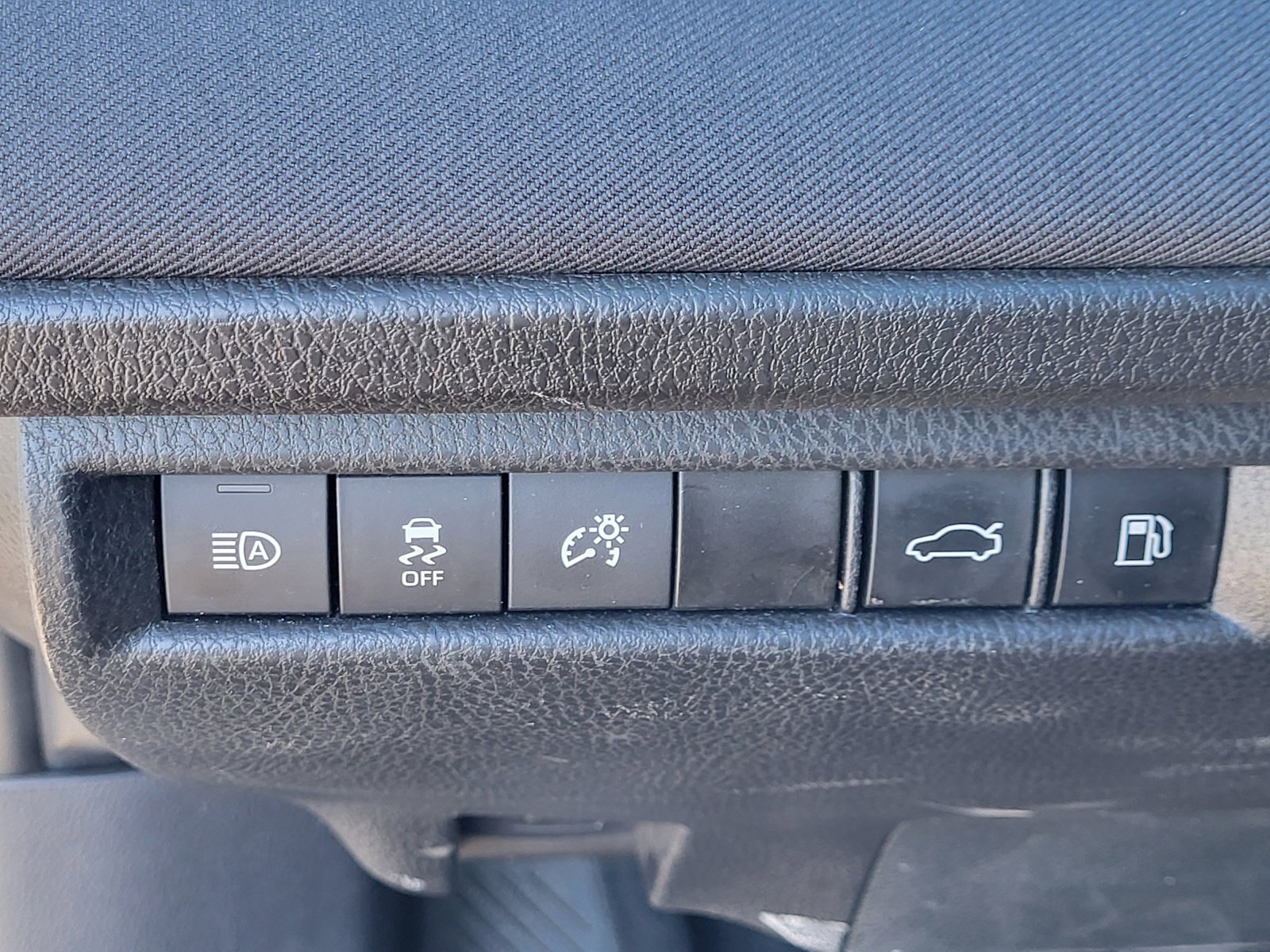 Used 2025 Toyota Camry LE image 35