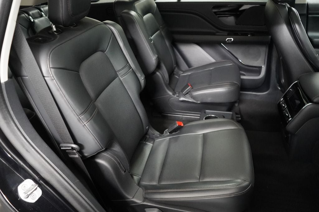 Used 2025 Lincoln Aviator AWD image 32