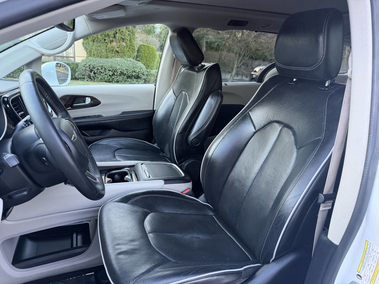 Used 2022 Chrysler Pacifica Limited image 12