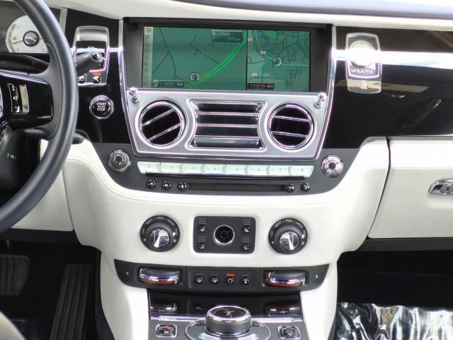 Used 2017 Rolls-Royce Wraith RWD image 20