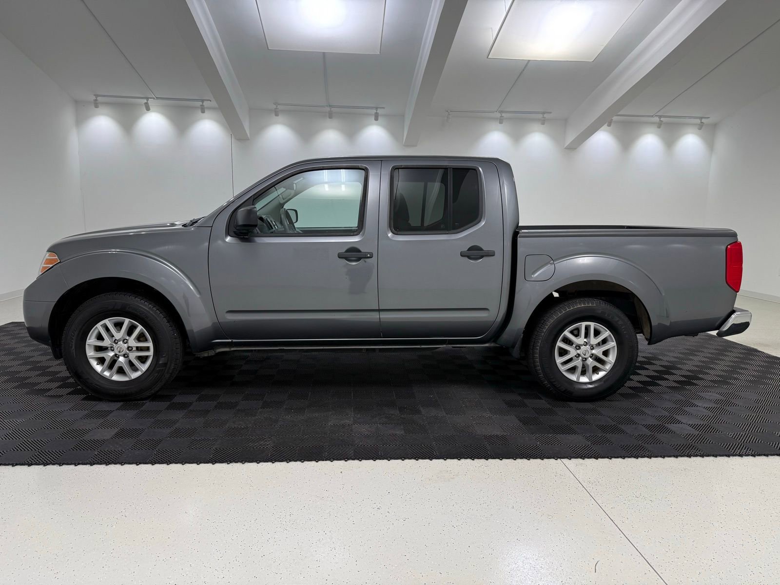 Used 2019 Nissan Frontier SV RWD image 4