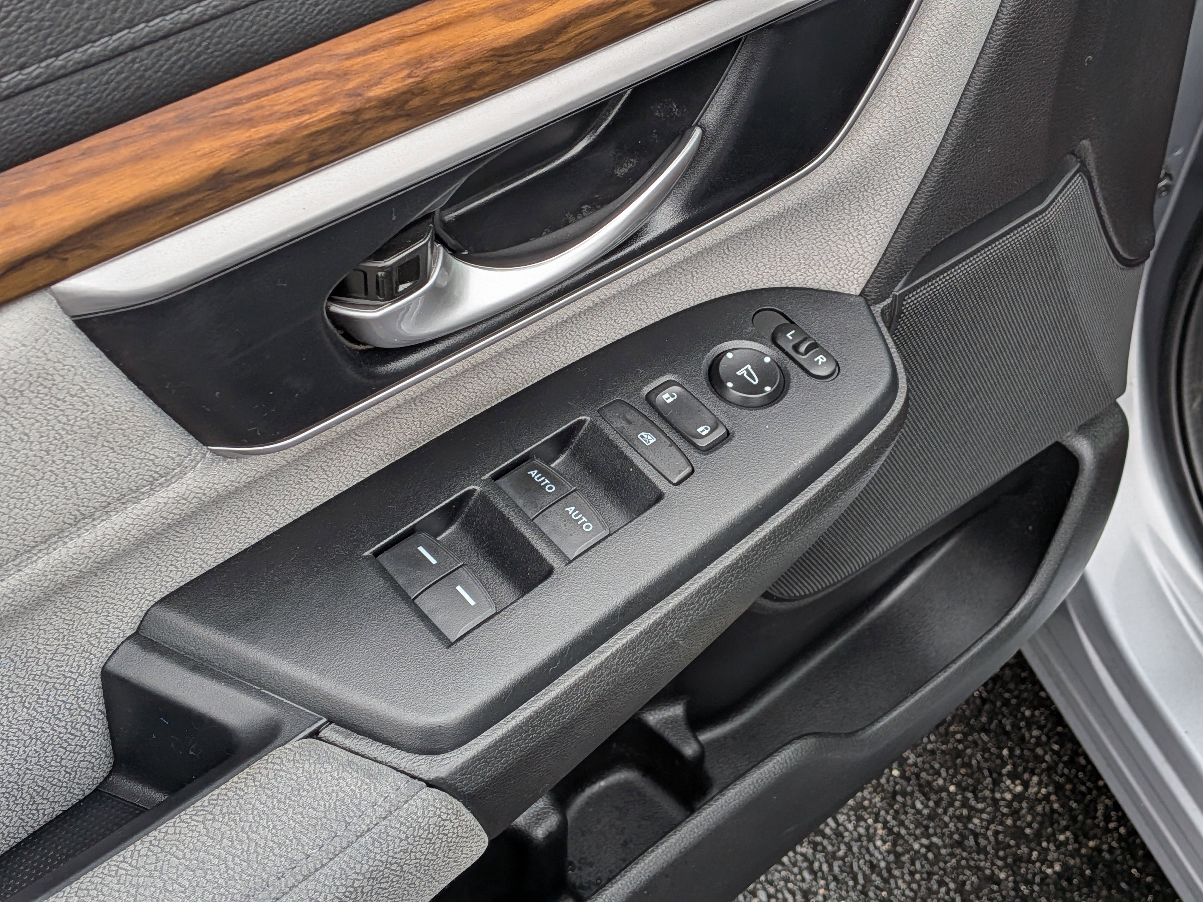 Used 2022 Honda CR-V EX image 16