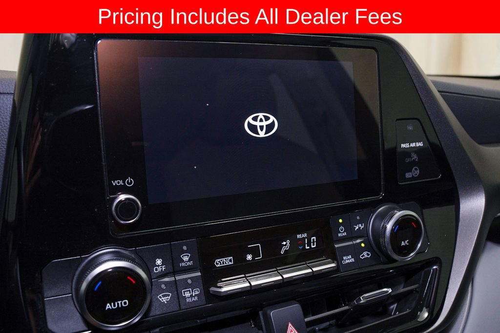 Used 2024 Toyota Highlander LE FWD image 15