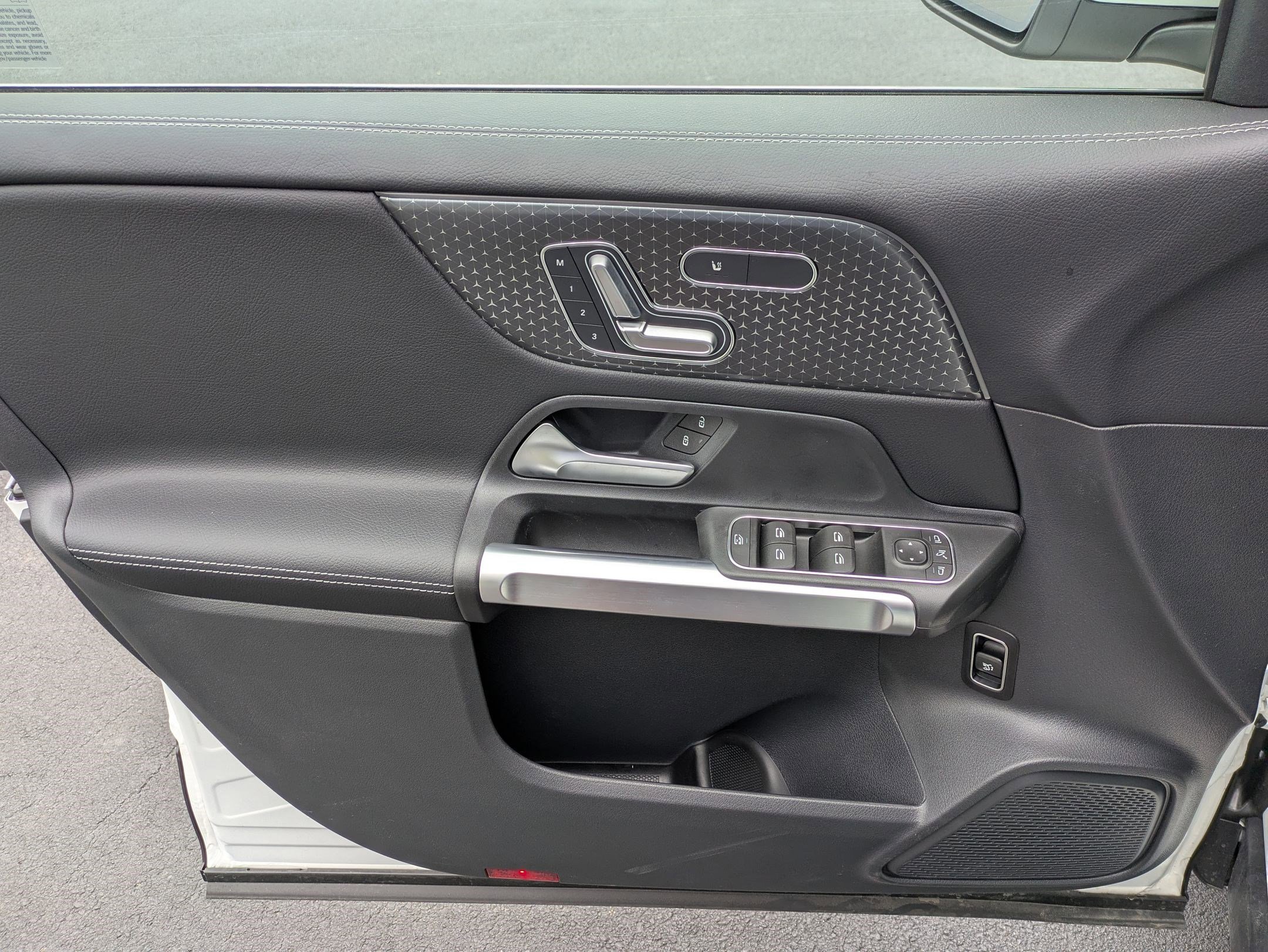 New 2025 Mercedes-Benz GLB 250 image 14