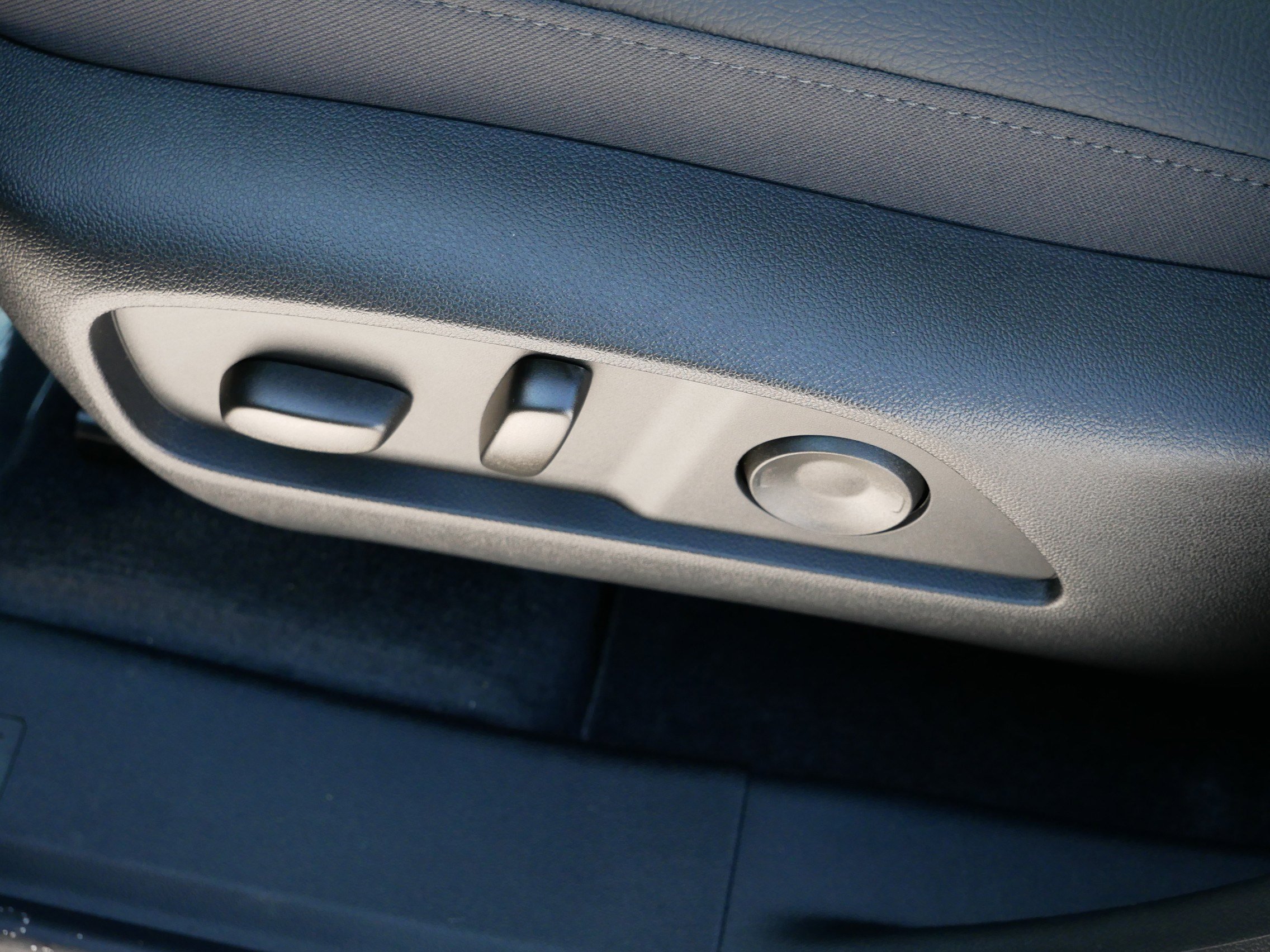 New 2026 GMC Terrain Denali w/ LPO, Black Badging Package image 23