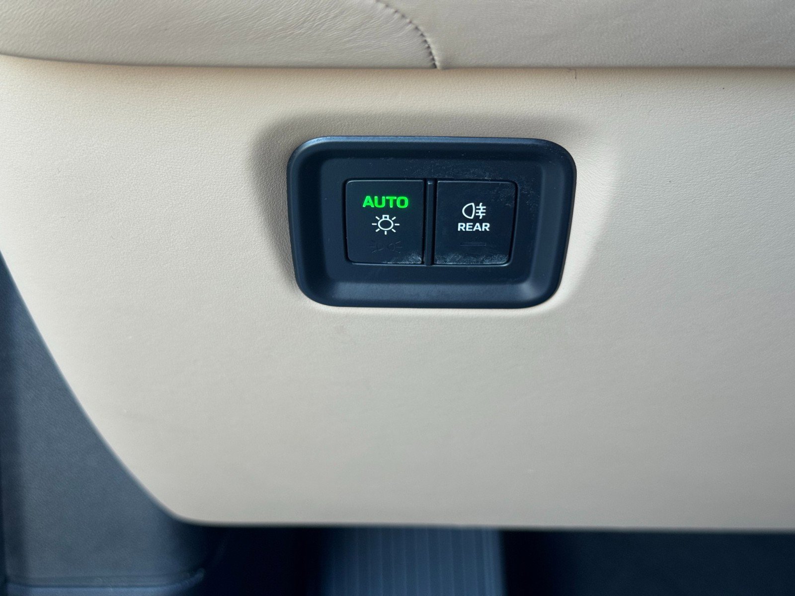 Used 2024 Porsche Cayenne Turbo AWD/4WD image 19