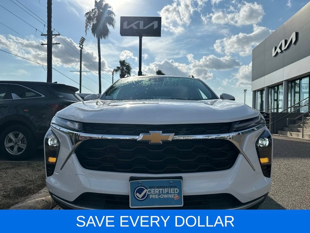 Used 2024 Chevrolet Trax LT w/ Driver Confidence Package FWD image 2