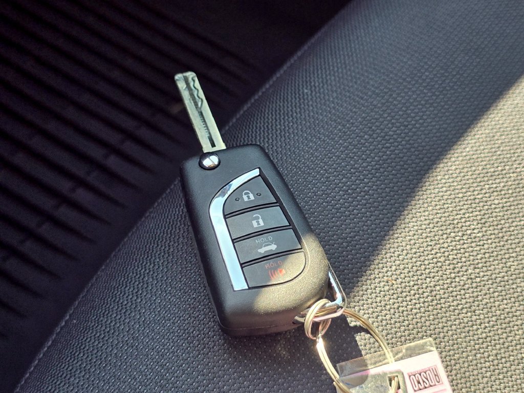 Used 2025 Toyota Corolla LE FWD image 31