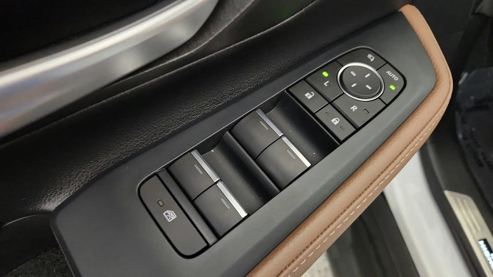 Used 2024 Toyota Grand Highlander AWD Hybrid image 23