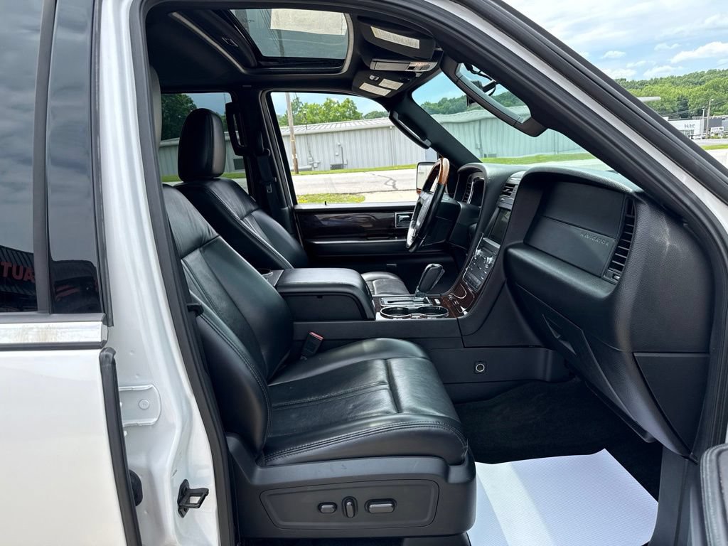 Used 2017 Lincoln Navigator Select AWD/4WD image 44