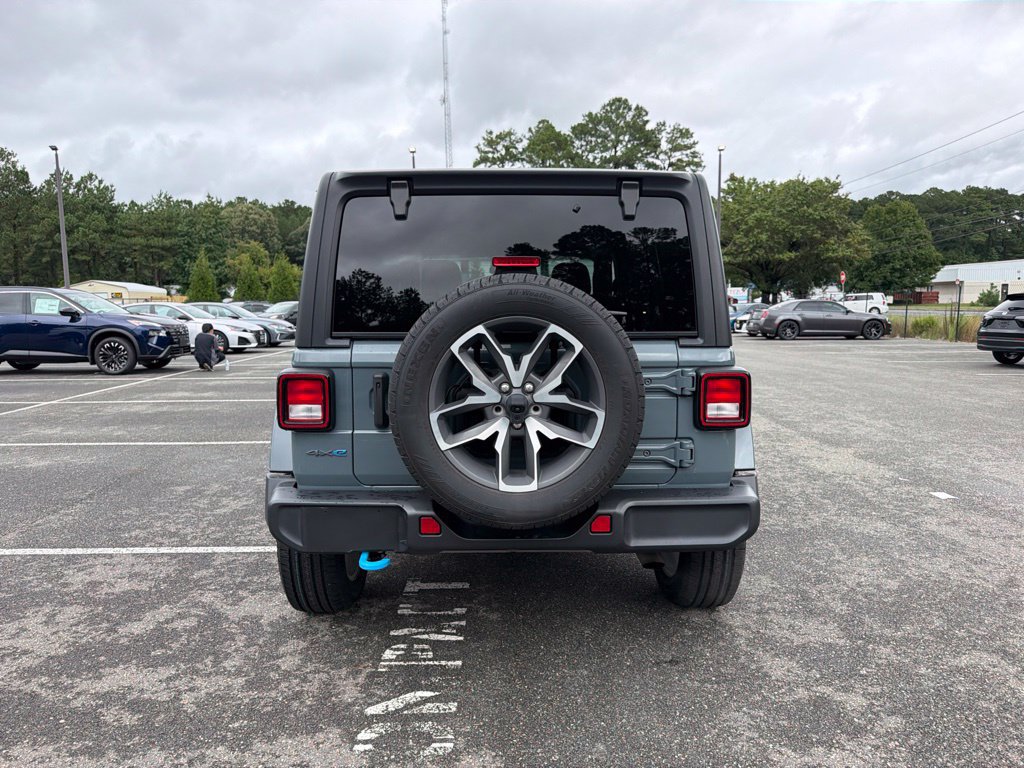 Used 2024 Jeep Wrangler Unlimited w/ Convenience Group AWD/4WD image 6