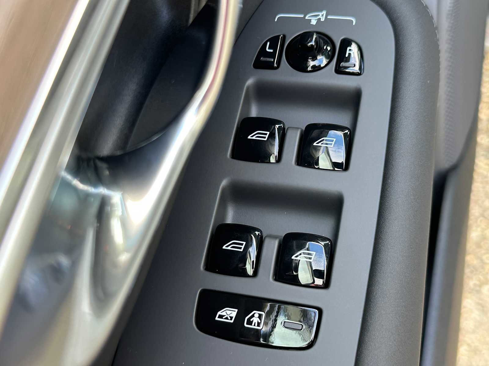 New 2026 Volvo XC90 T8 Plus image 22