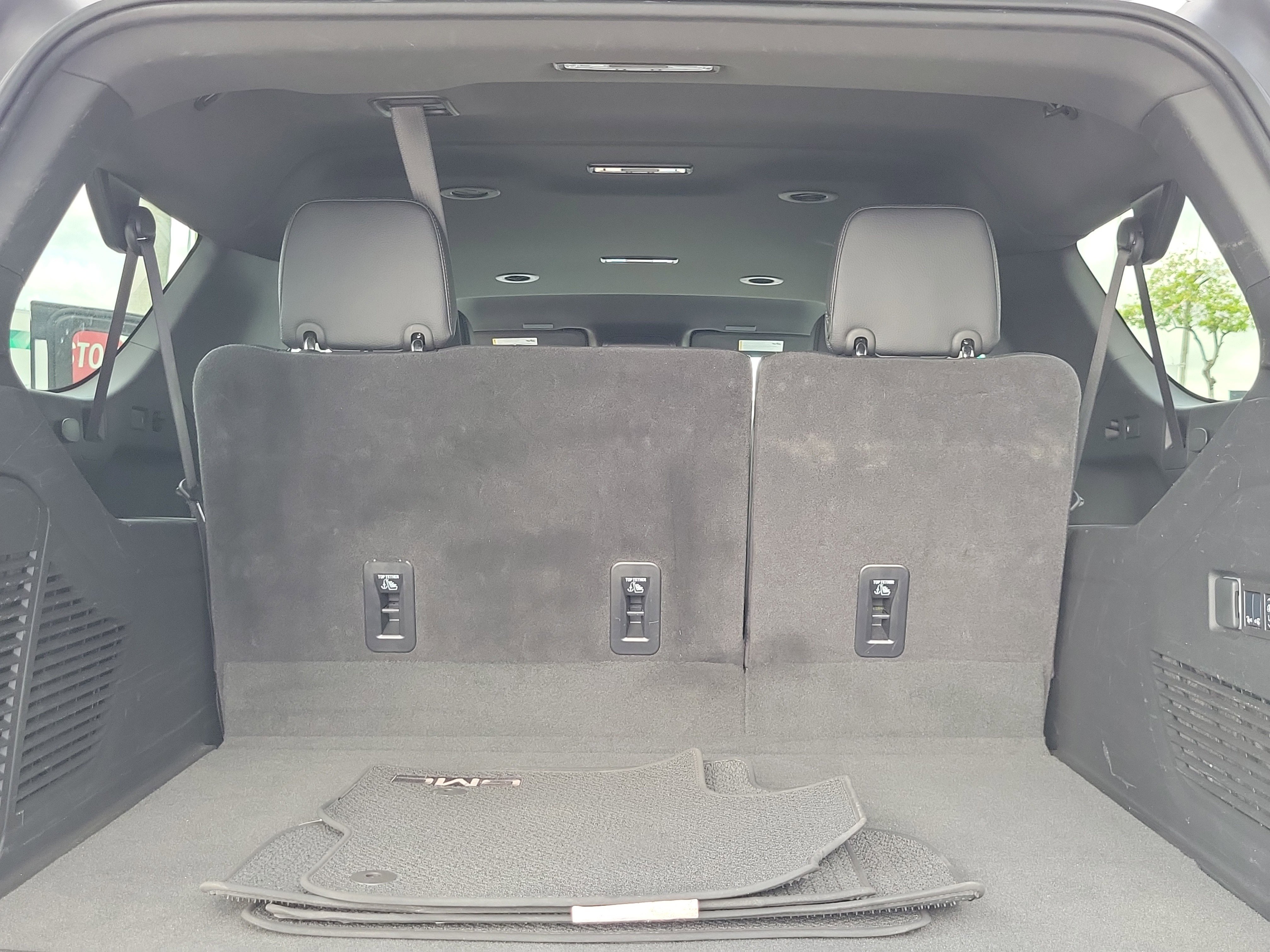 Used 2025 GMC Yukon XL Denali AWD/4WD image 17