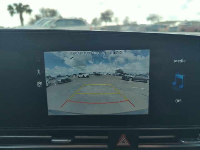 Used 2025 Hyundai Elantra SEL image 13