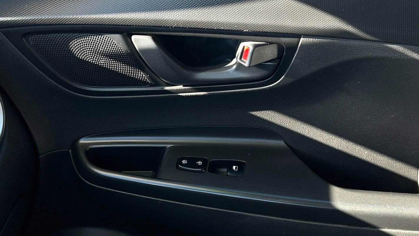 Used 2021 Hyundai Kona SE image 32