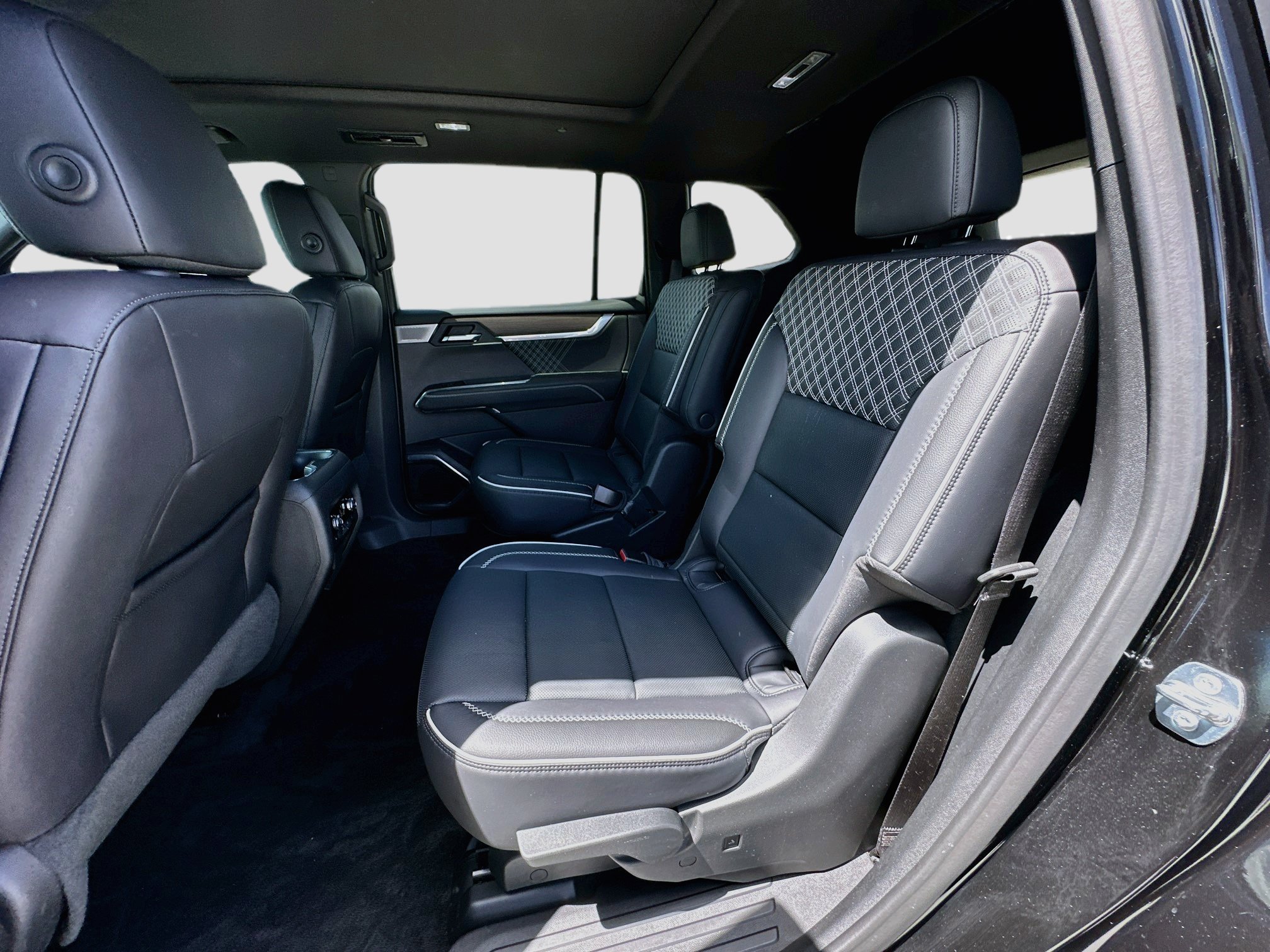 Used 2024 GMC Acadia Denali w/ Super Cruise Package FWD image 26