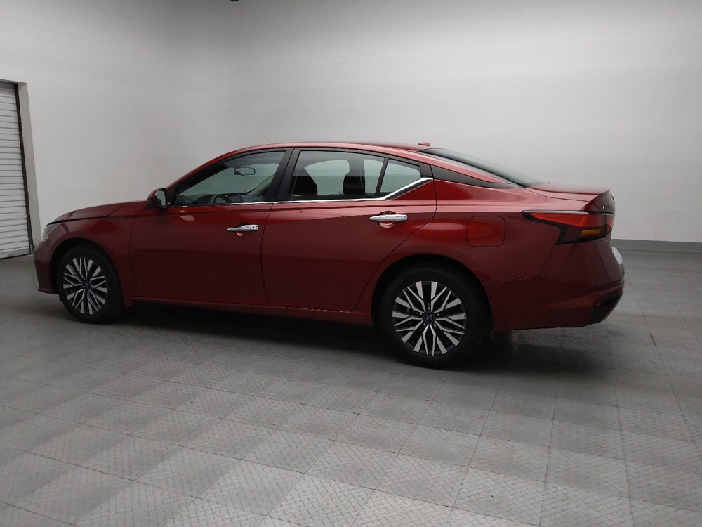 Used 2023 Nissan Altima 2.5 SV image 3