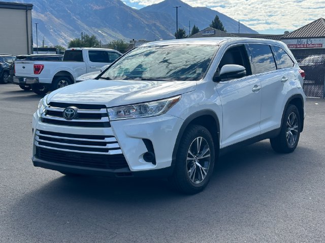 Used 2019 Toyota Highlander LE AWD/4WD image 9