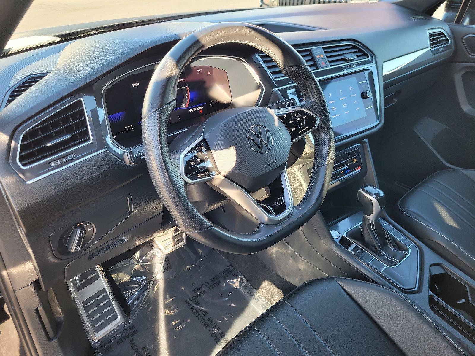 Certified 2023 Volkswagen Tiguan SE R-Line FWD image 12