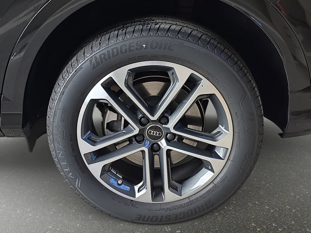 Used 2025 Audi Q5 Premium AWD/4WD image 34