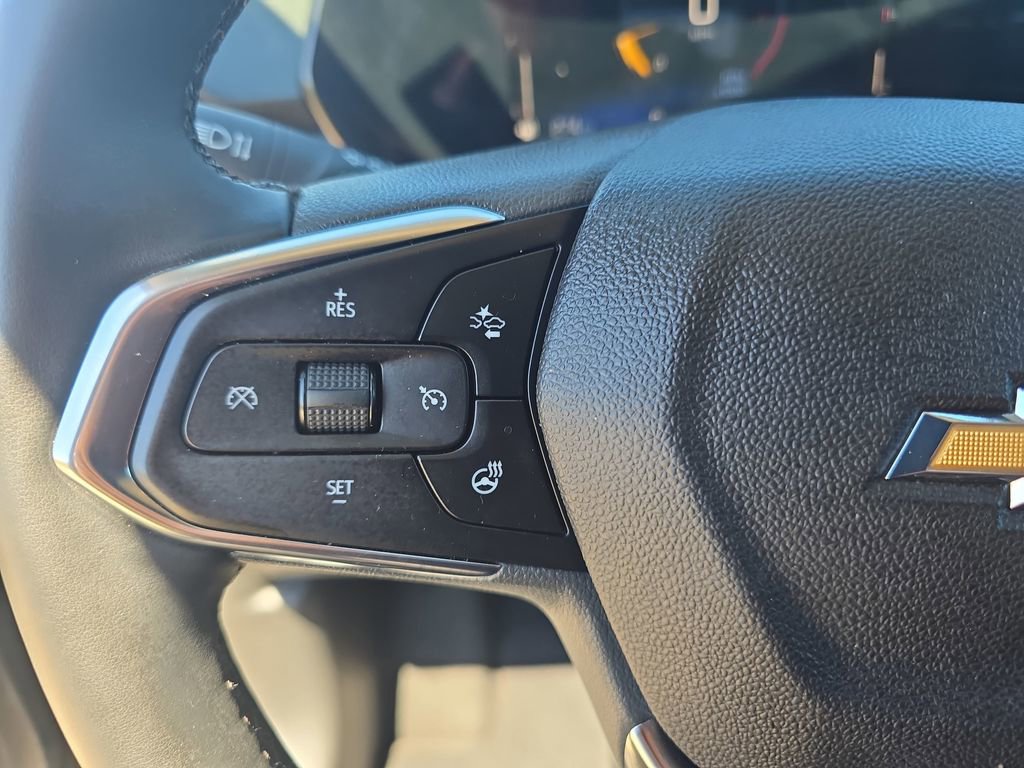 Used 2025 Chevrolet Trax LT w/ LT Convenience Package image 18