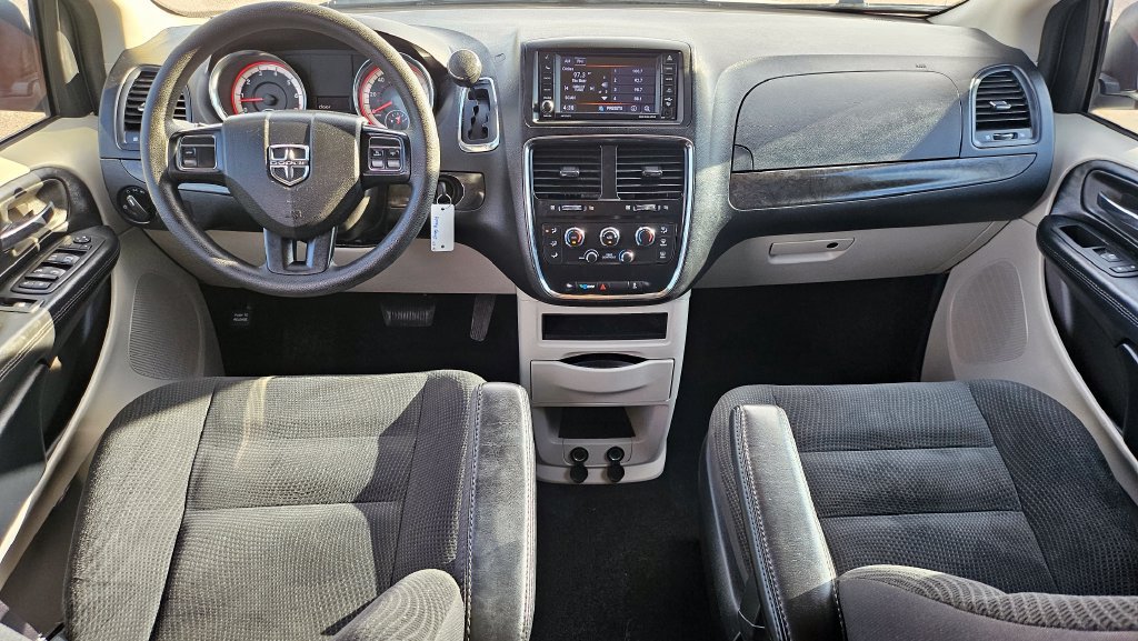Used 2019 Dodge Grand Caravan SE FWD image 4