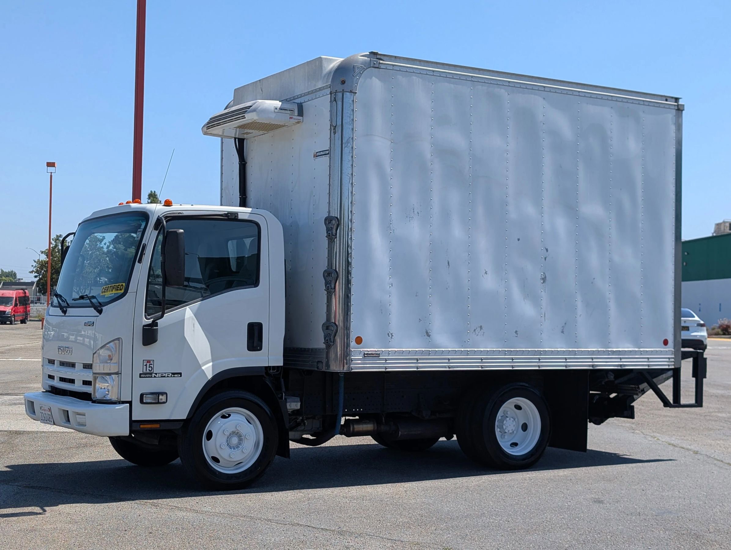 Used 2019 Isuzu NPR RWD image 3