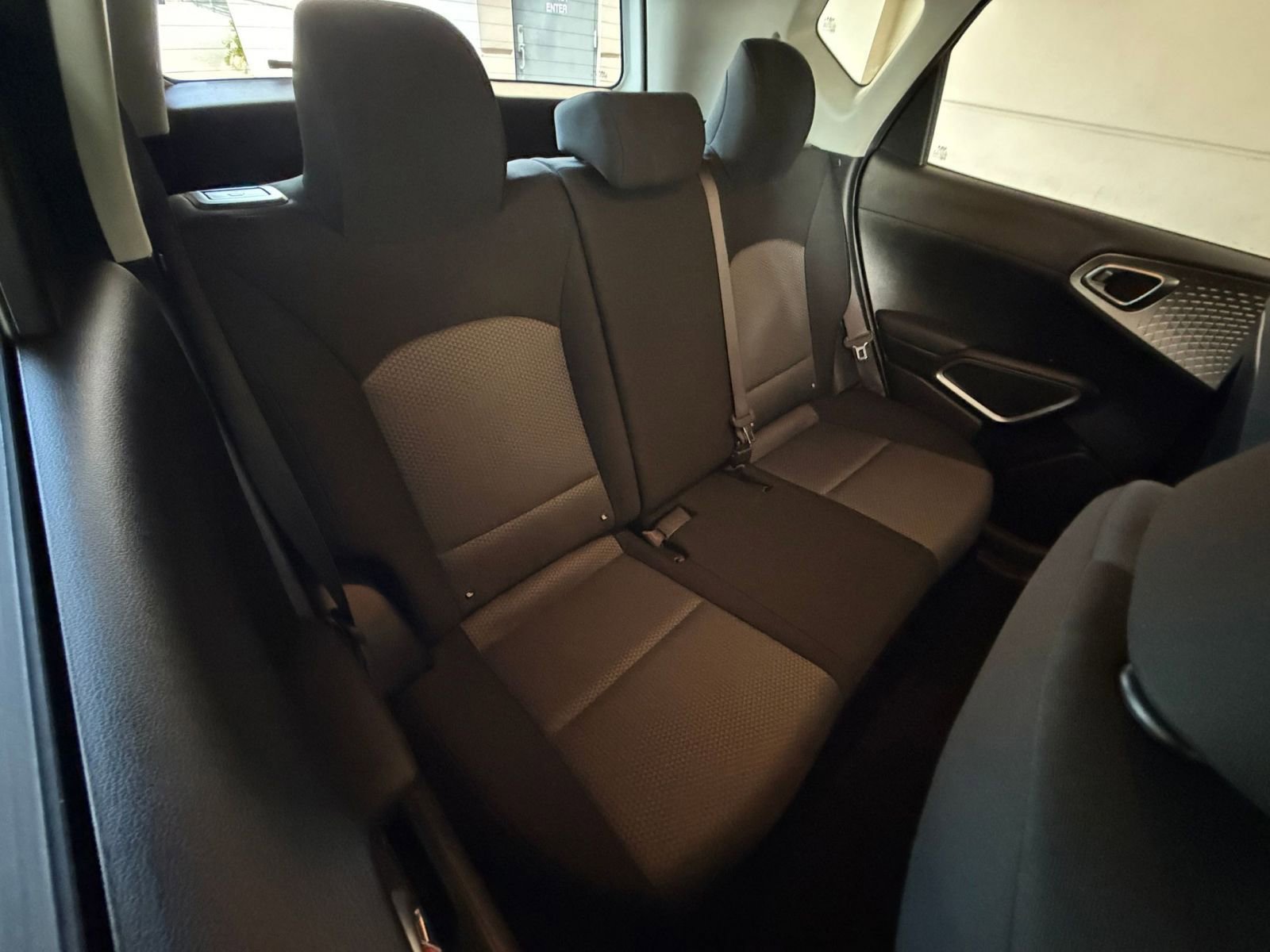 Used 2025 Kia Soul LX w/ LX Technology Package FWD image 33