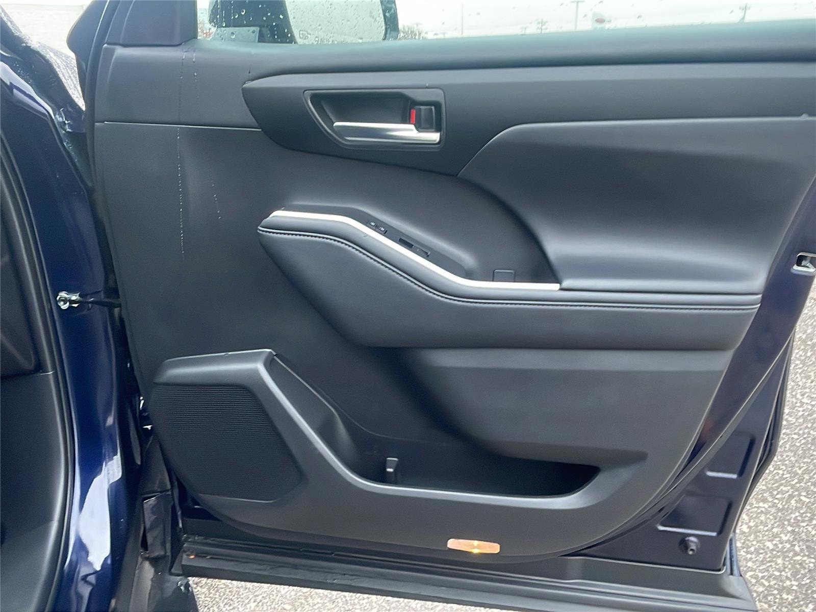 Used 2025 Toyota Highlander XLE image 13