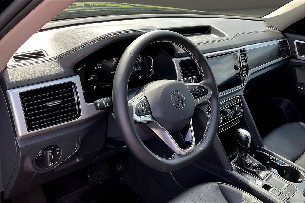 Used 2023 Volkswagen Atlas SE w/ Panoramic Sunroof Package FWD image 21