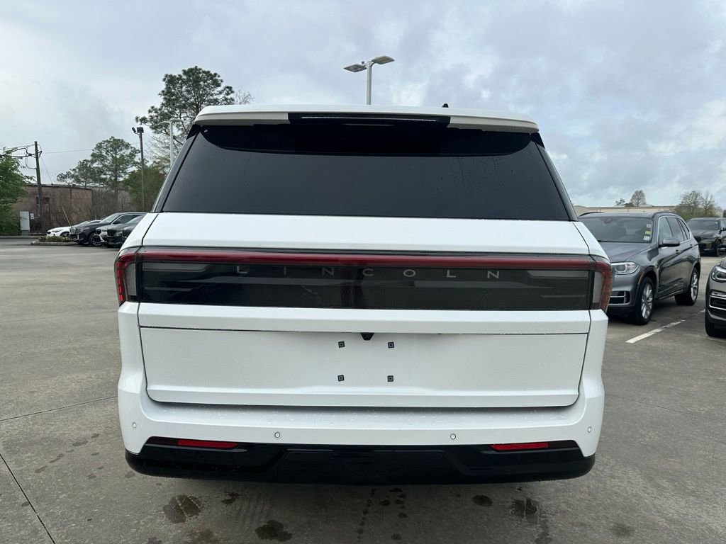 Used 2025 Lincoln Navigator Reserve image 6
