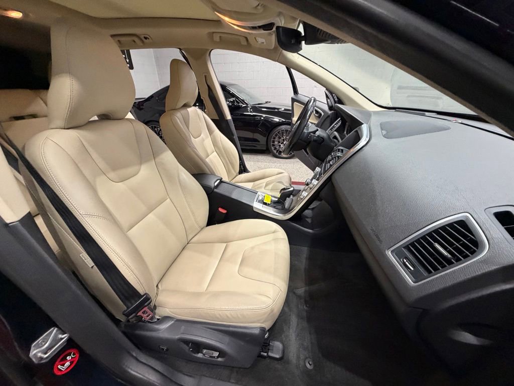 Used 2016 Volvo XC60 T6 Platinum w/ Climate Package AWD/4WD image 36