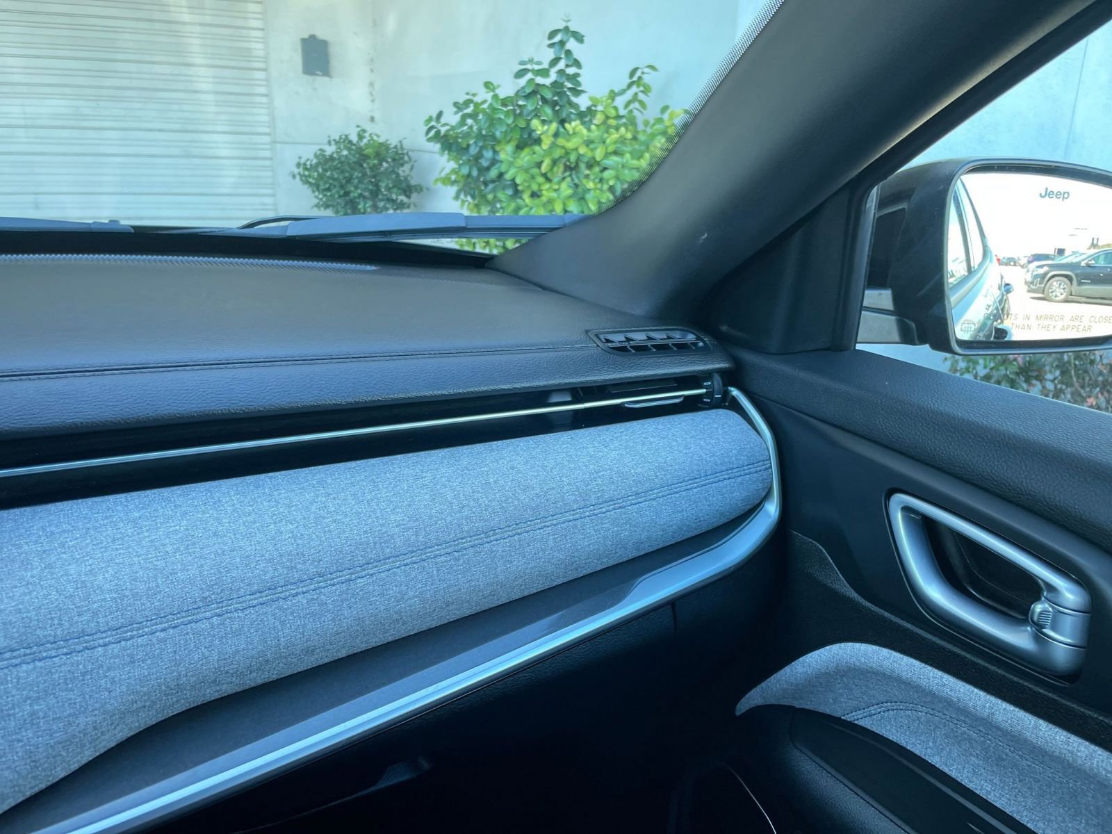 Used 2025 Jeep Compass Latitude image 35