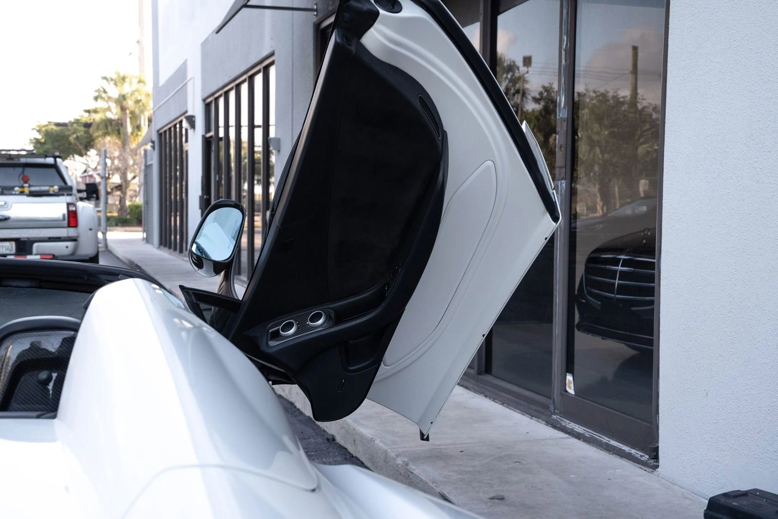 Used 2013 McLaren MP4-12C Spider RWD image 25