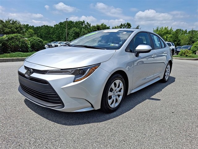 Used 2024 Toyota Corolla LE image 3