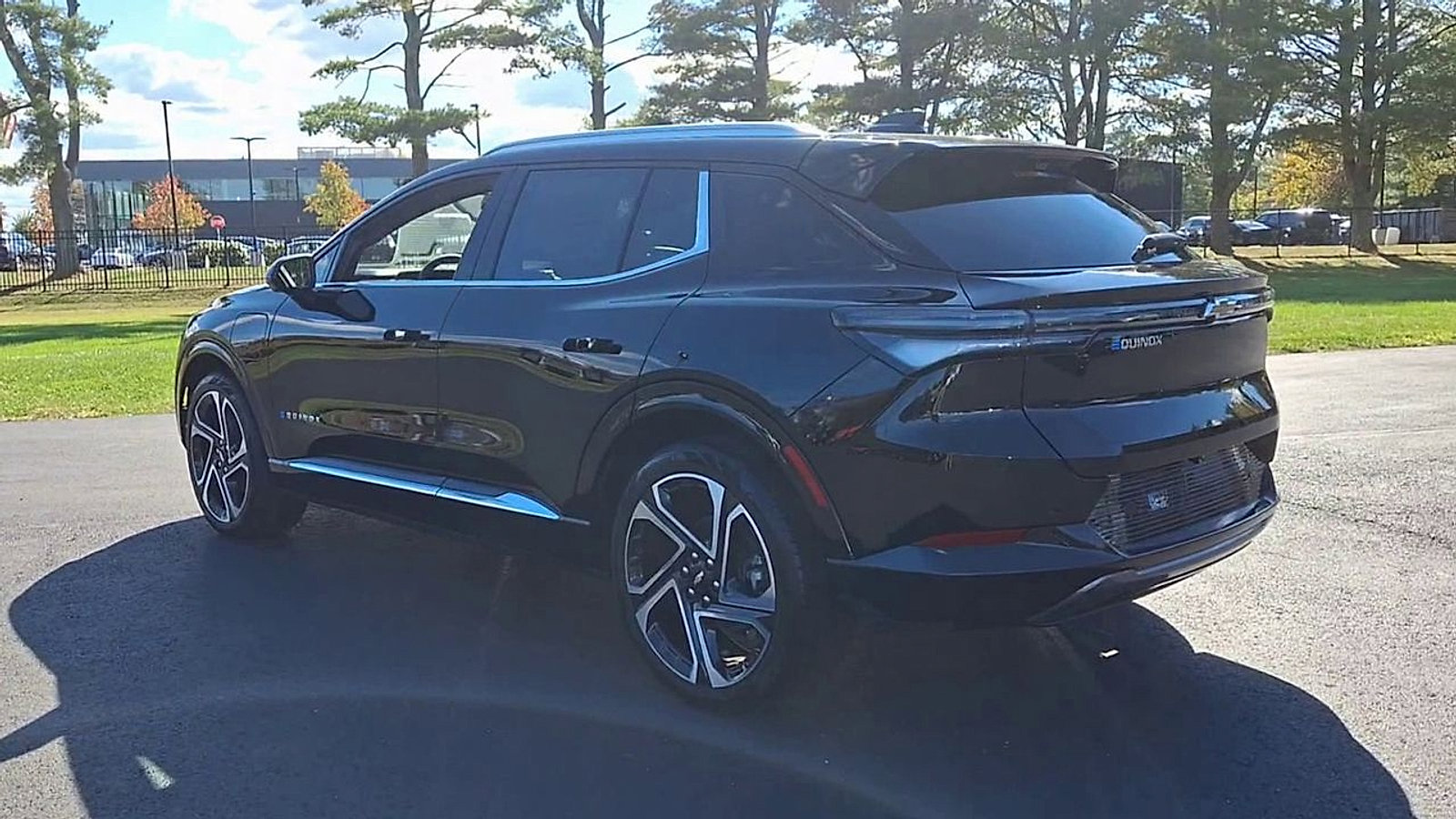 New 2026 Chevrolet Equinox EV LT w/ Convenience Package II image 2