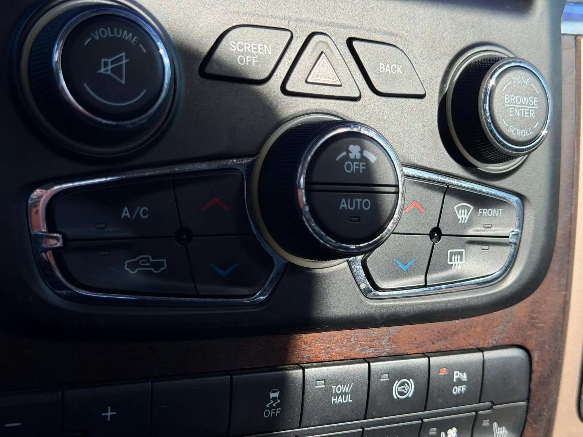 Used 2014 RAM 3500 Laramie Longhorn AWD/4WD image 31