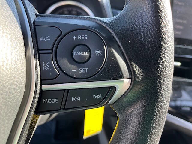 Used 2022 Toyota Camry LE image 18