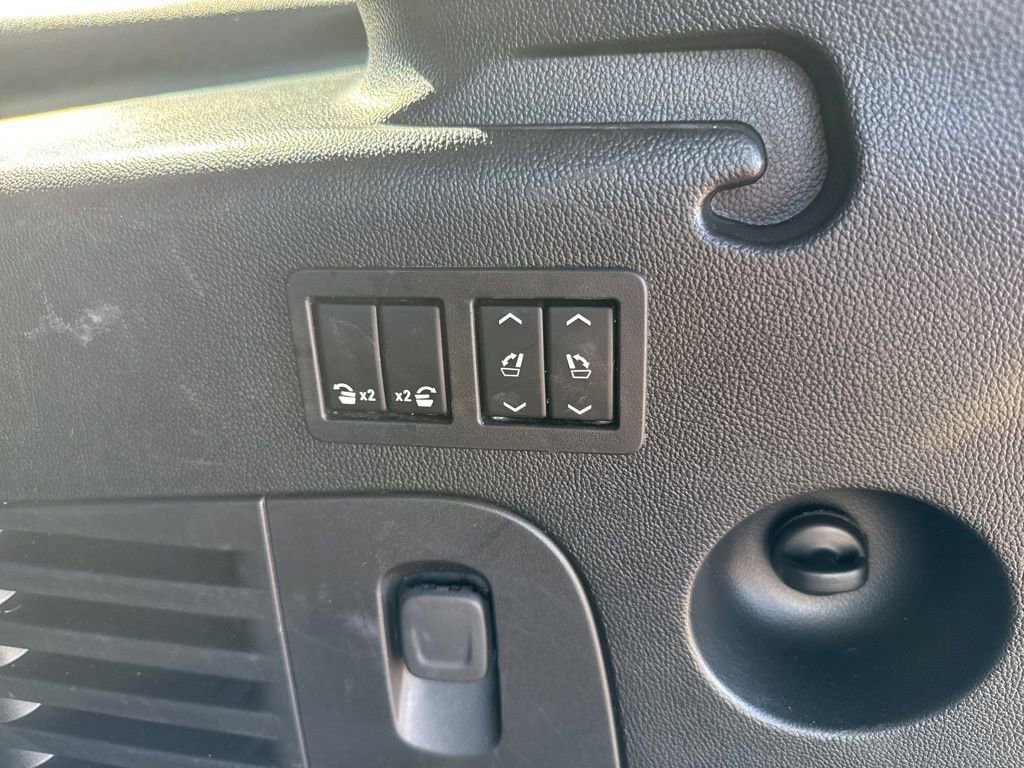 Used 2018 Chevrolet Suburban Premier image 30