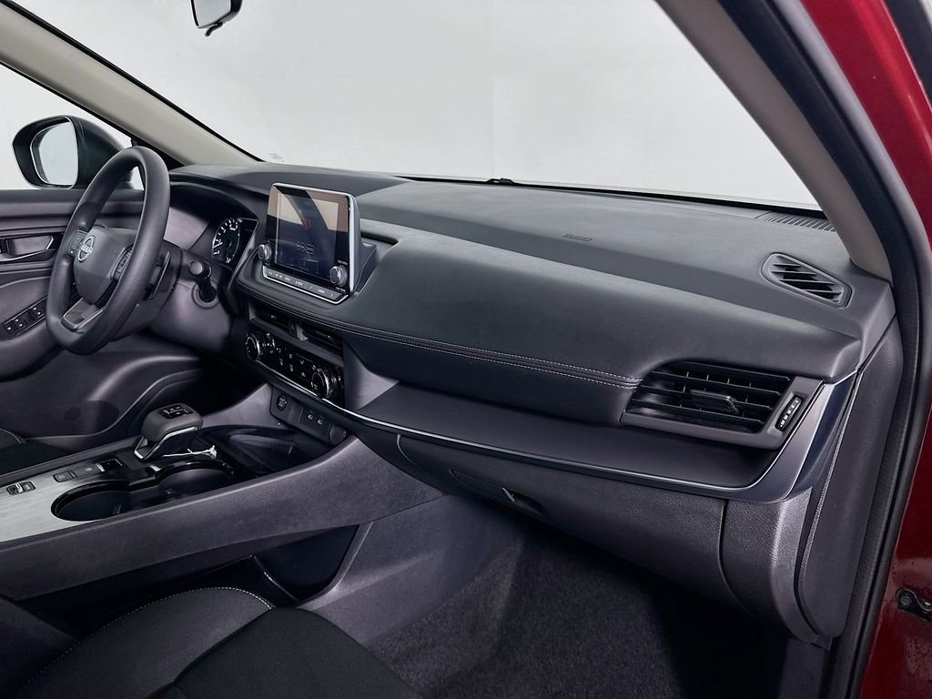 Used 2025 Nissan Rogue S image 28