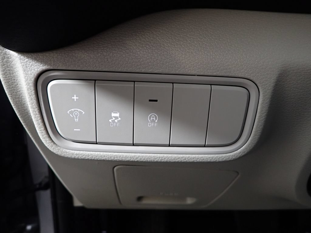 Used 2025 Kia Soul LX w/ LX Technology Package FWD image 25