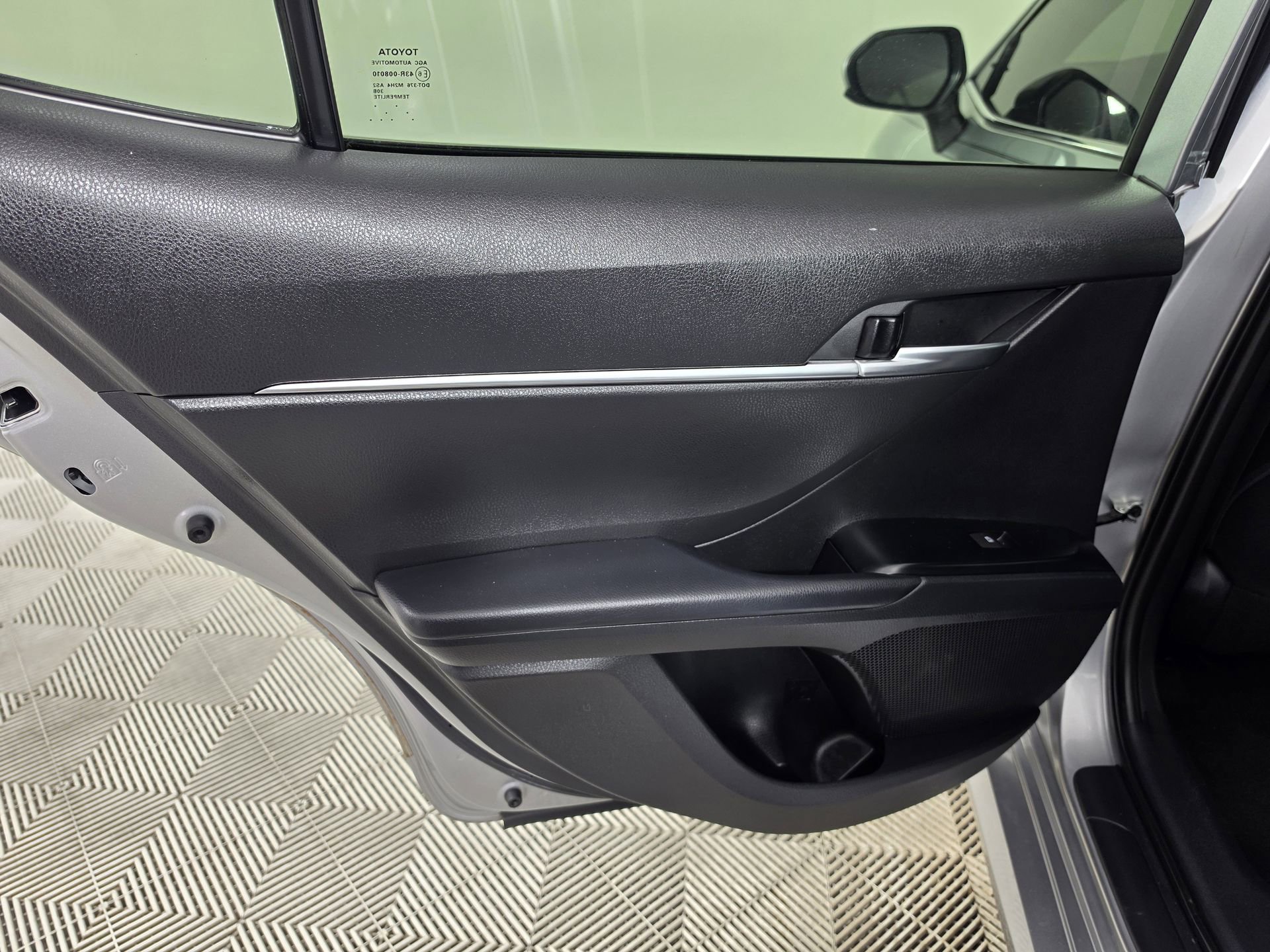 Used 2020 Toyota Camry LE FWD image 38