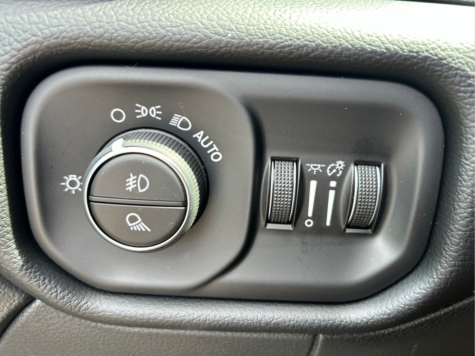 New 2026 RAM 2500 Laramie AWD/4WD image 25