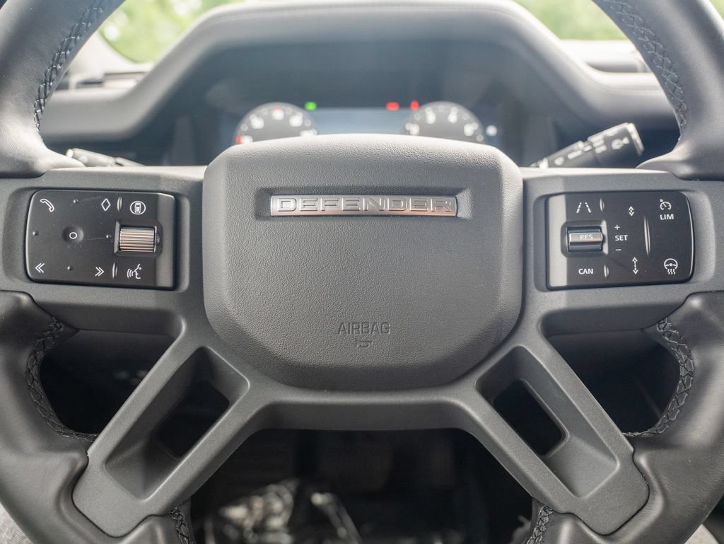 Used 2026 Land Rover Defender 110 X-Dynamic SE AWD/4WD image 15