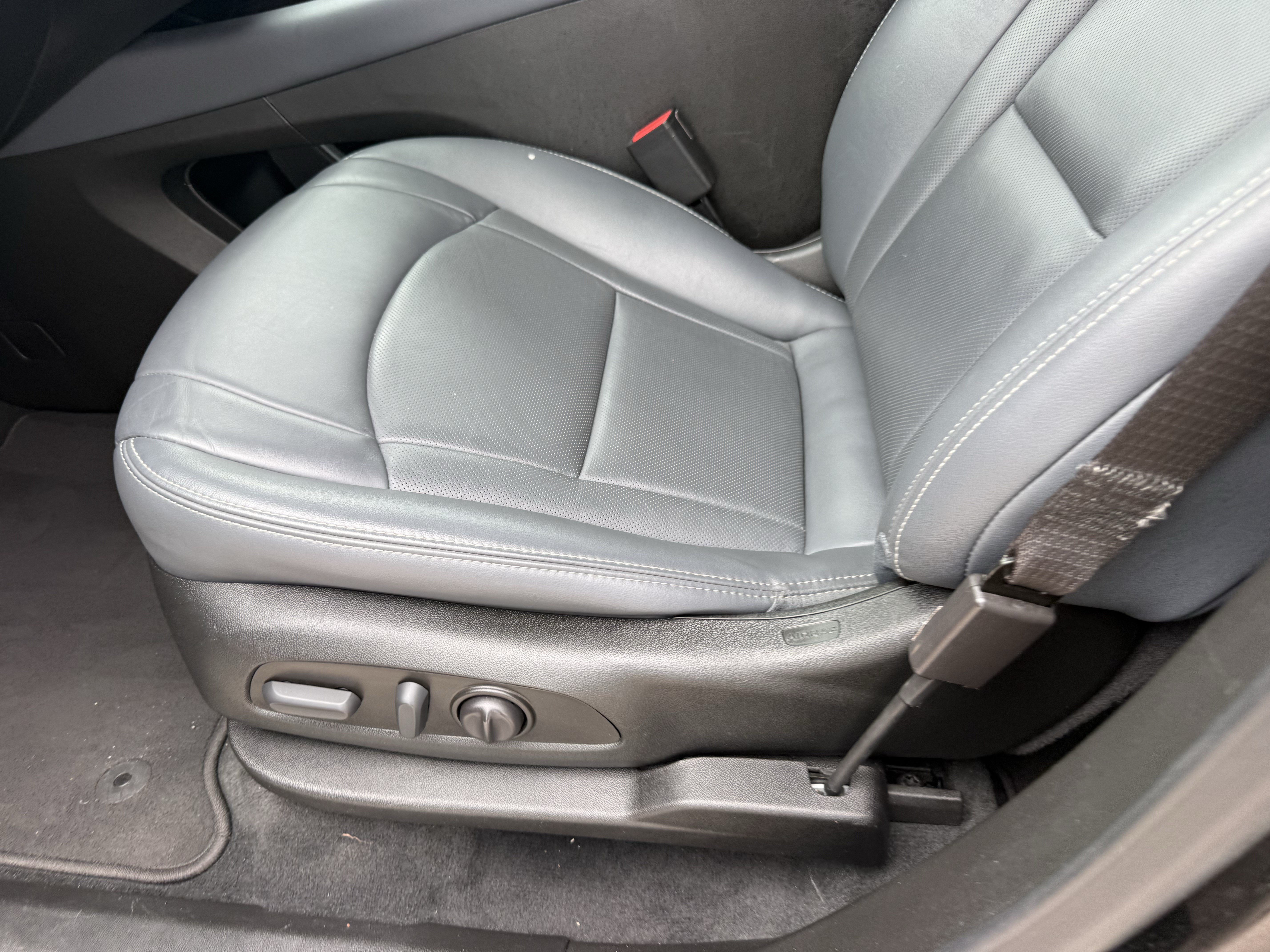 Used 2023 Buick Enclave Essence w/ Sport Touring Edition FWD image 28