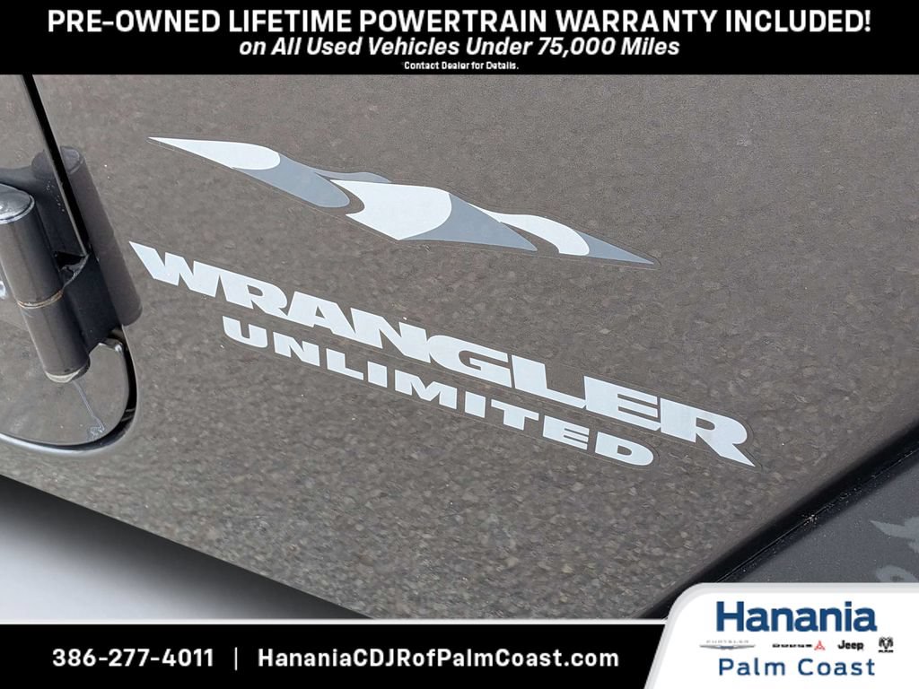 Used 2017 Jeep Wrangler Unlimited Sahara w/ Connectivity Group AWD/4WD image 13