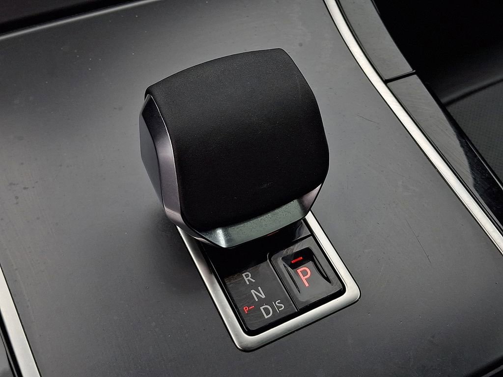 Used 2025 Land Rover Range Rover Velar Dynamic SE image 15