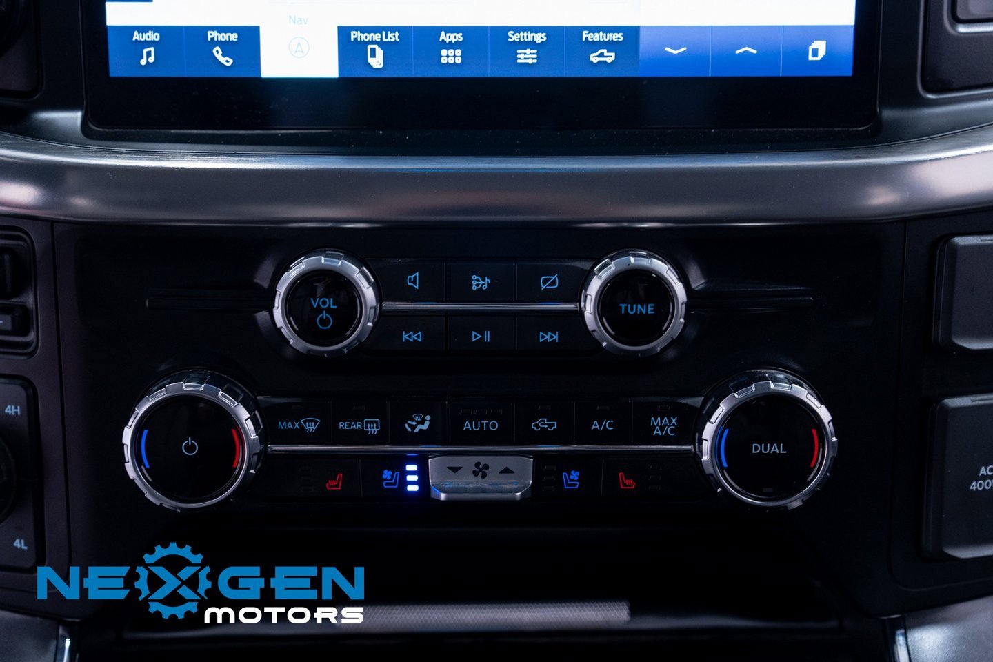 Used 2023 Ford F150 Lariat w/ Trailer Tow Package image 14